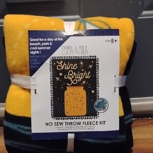 Emma & Mila No Sew Throw Fleece Kit